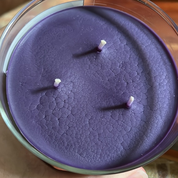 NEW B&BW BLACK CHERRY MERLOT CANDLE - Picture 5 of 6